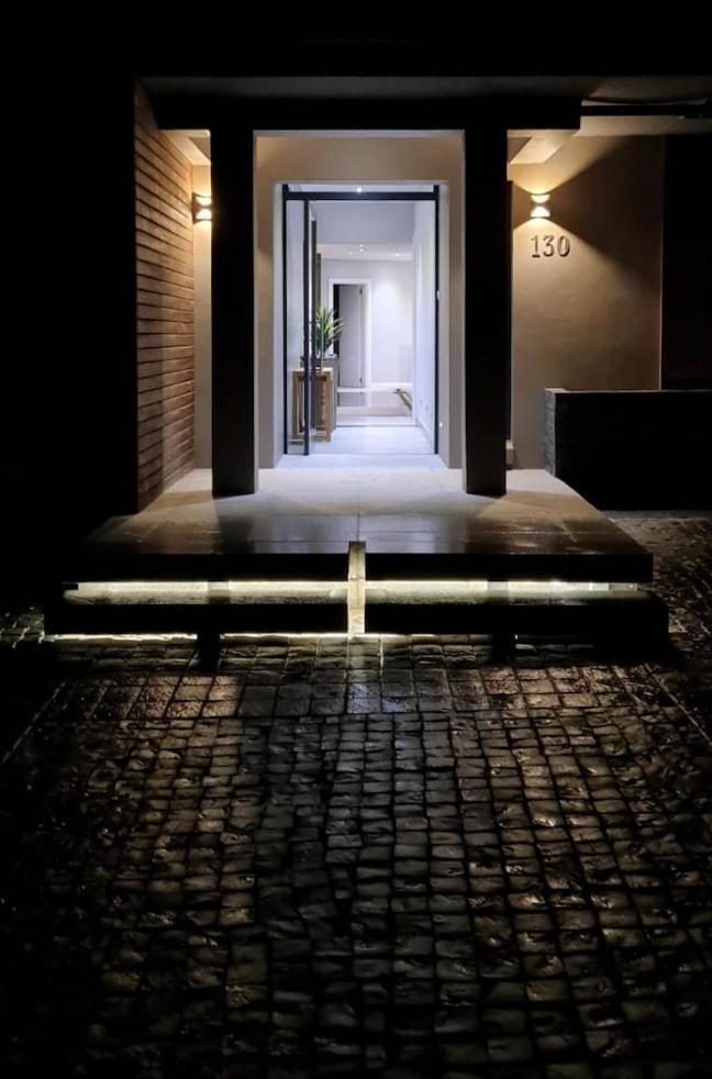 Luxury Home Located On Pinnacle Point Golf Estate 모젤베이 외부 사진